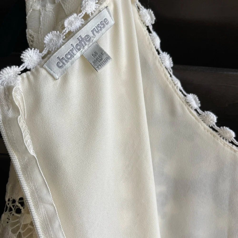 Lace Romper sleeveless shorts Size M cream color back zip boho